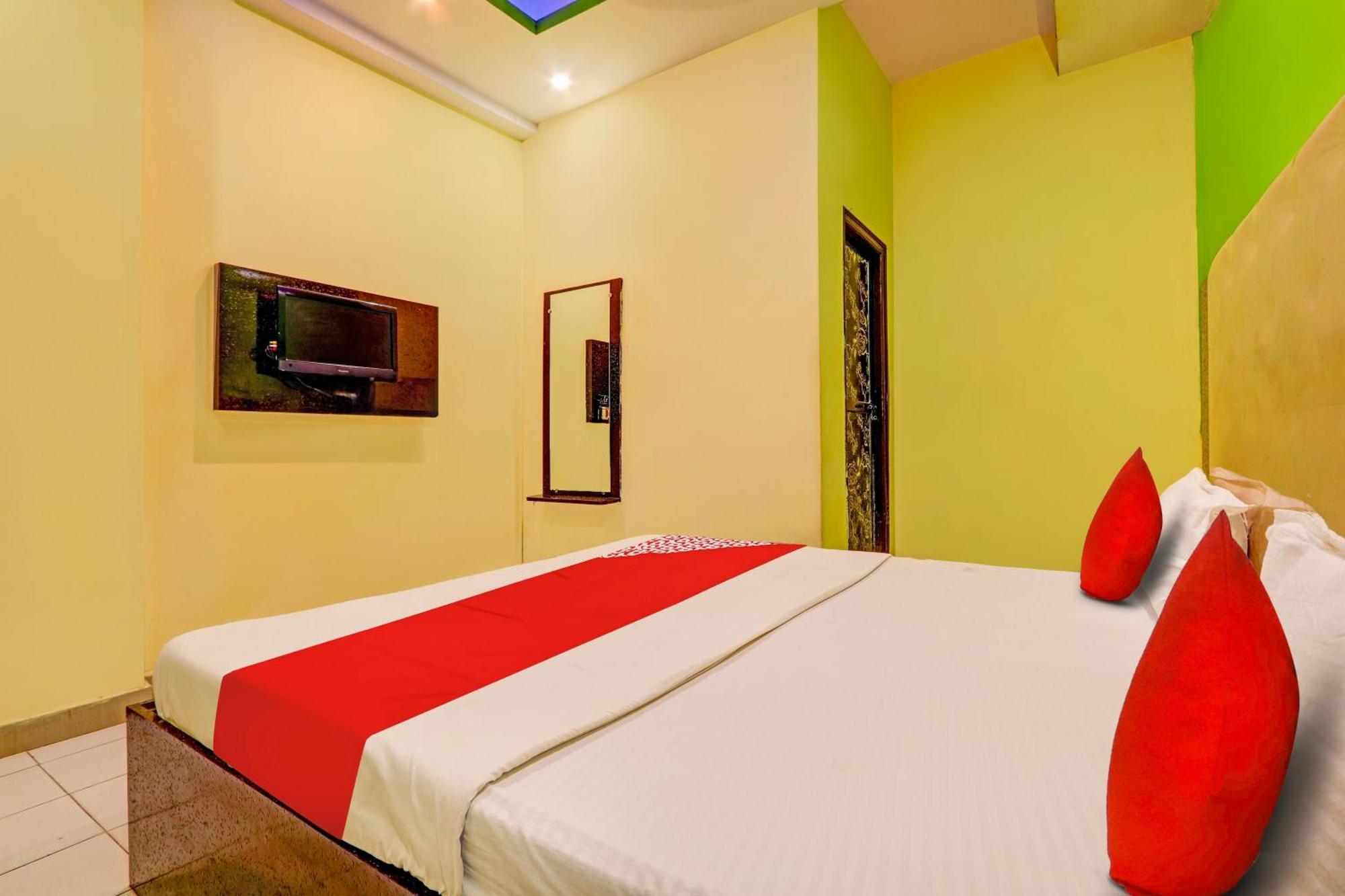 Oyo Flagship Hotel Samruddhi Lodge Nirmal (Telangana) Exterior foto