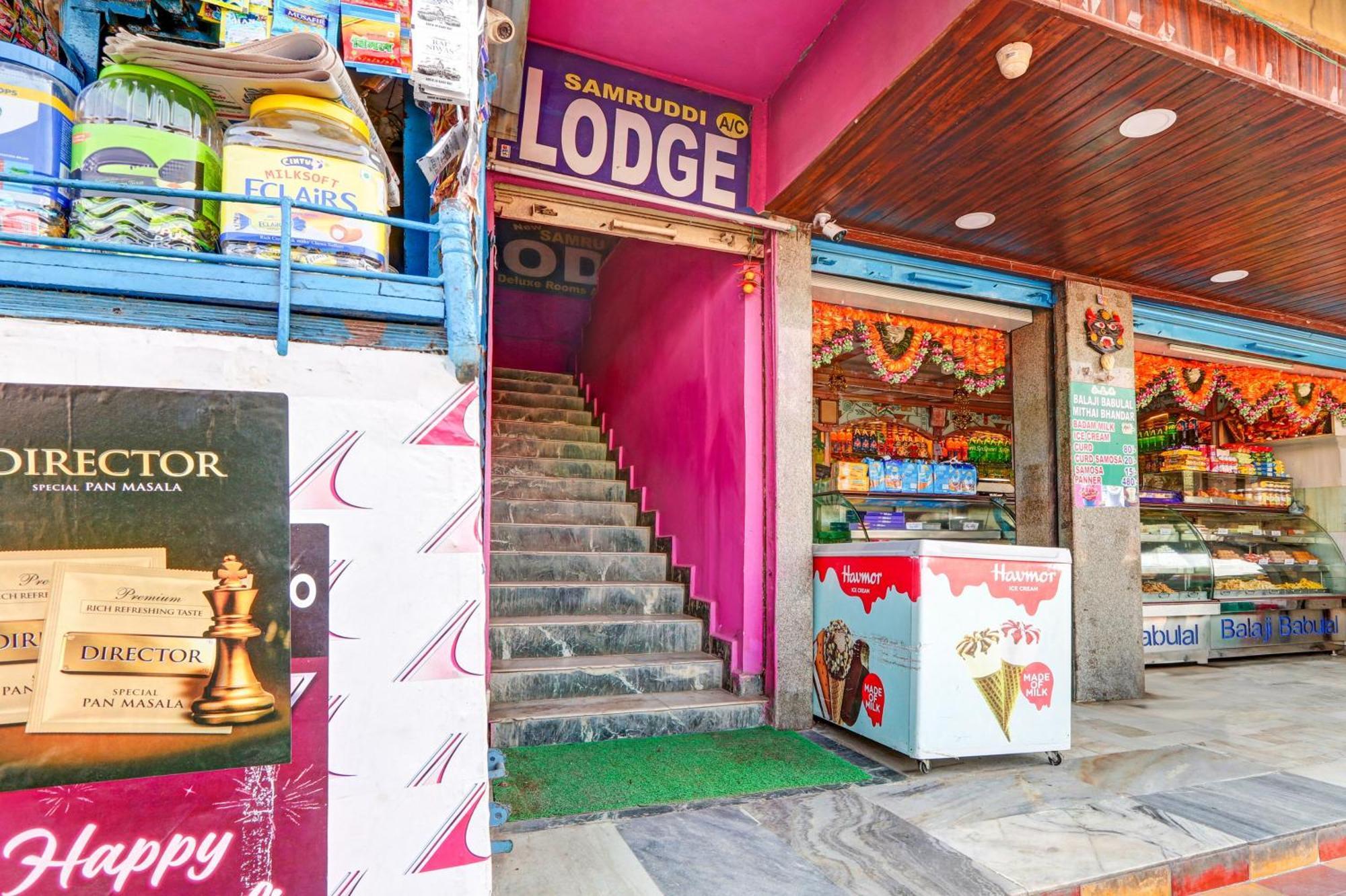 Oyo Flagship Hotel Samruddhi Lodge Nirmal (Telangana) Exterior foto